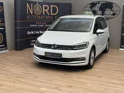 Weiss Gebraucht 2022 VW Touran Comfortline Van / Kleinbus | 26.899 € (Fairer Preis)