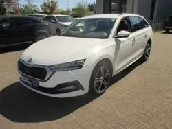 Weiß Gebraucht 2022 Skoda Octavia Ambition Kombi | 21.900 € (Superpreis)