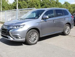 Grau Gebraucht 2019 Mitsubishi Outlander P-HEV Top SUV | 19.990 € (Fairer Preis)
