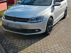 Grau Gebraucht 2012 VW Jetta Limousine | 4.999 €
