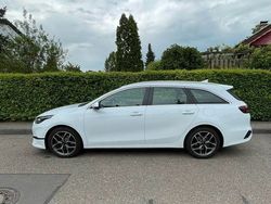 Weiß Gebraucht 2022 Kia Ceed Sportswagon Spirit Kombi | 10.900 €