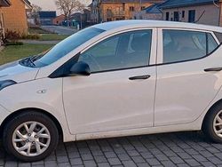 Weiß Gebraucht 2017 Hyundai i10 Kleinwagen | 3.800 €