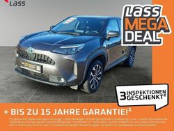Grau Gebraucht 2022 Toyota Yaris Cross Team SUV | 21.980 € (Fairer Preis)