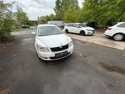 Weiß Gebraucht 2012 Skoda Octavia Elegance Kombi | 4.300 € (Fairer Preis)