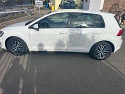 Weiß Gebraucht 2016 VW Golf VII Allstar Limousine | 13.999 € (Etwas zu teuer)