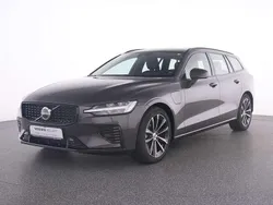 Grau platinum grey / metallic Gebraucht 2022 Volvo V60 Plus Kombi | 36.850 € (Fairer Preis)