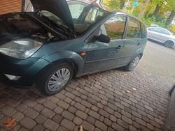 Grün Gebraucht 2003 Ford Fiesta Ghia Kleinwagen | 766 € (Superpreis)