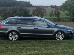 Grau Gebraucht 2014 Skoda Superb Elegance Kombi | 10.999 € (Fairer Preis)