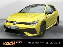 Limonengelb metallic / schwarz Gebraucht 2024 VW Golf VIII R Limousine | 56.995 €