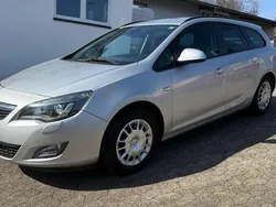 Silber Gebraucht 2012 Opel Astra Kombi | 1.850 € (Etwas zu teuer)