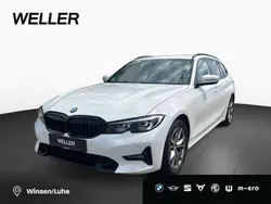 Alpinweiss iii (weiß) Gebraucht 2022 BMW 318 Comfort Edition Kombi | 25.900 € (Guter Preis)