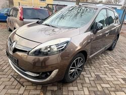 Braun Gebraucht 2013 Renault Scénic Bose Edition Van / Kleinbus | 4.490 € (Fairer Preis)