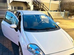 Weiß Gebraucht 2009 Fiat Grande Punto Kleinwagen | 2.750 € (Fairer Preis)
