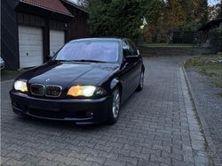 Blau Gebraucht 1999 BMW 323 Basis Limousine | 5.500 € (Etwas zu teuer)