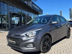 Grau Gebraucht 2020 Hyundai i20 Trend Limousine | 12.390 € (Guter Preis)