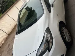 Weiß Gebraucht 2016 Opel Corsa Active Kleinwagen | 5.200 € (Guter Preis)