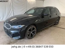 Saphirschwarz metallic (metallic) Gebraucht 2022 BMW 320 M Sport Kombi | 36.950 € (Fairer Preis)