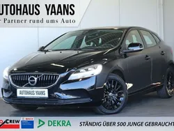 Black solid (stone) / solid Gebraucht 2017 Volvo V40 Momentum Kombi | 16.399 € (Fairer Preis)