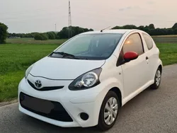 Weiß Gebraucht 2014 Toyota Aygo Kleinwagen | 3.999 € (Guter Preis)