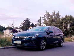 Grün Gebraucht 2016 Opel Astra Dynamic Kombi | 9.990 € (Fairer Preis)