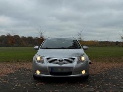Silber Gebraucht 2010 Toyota Avensis Executive Kombi | 3.999 € (Fairer Preis)