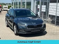 Grau Gebraucht 2021 Skoda Octavia Style Kombi | 32.499 €