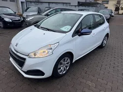 Weiß Gebraucht 2017 Peugeot 208 Kleinwagen | 3.899 € (Fairer Preis)