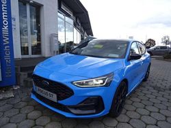 Azurablue Neu 2025 Ford Focus ST Limousine | 41.900 €