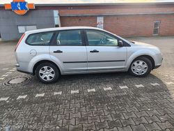 Silber Gebraucht 2005 Ford Focus Trend Limousine | 1.500 € (Guter Preis)