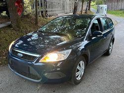 Blau Gebraucht 2009 Ford Focus Kombi | 1.800 €