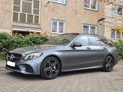 Grau Gebraucht 2020 Mercedes C200 AMG line Limousine | 22.900 € (Fairer Preis)