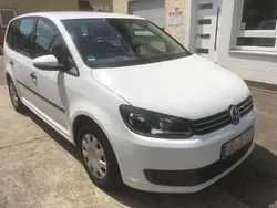 Weiß Gebraucht 2012 VW Touran Van / Kleinbus | 3.940 € (Fairer Preis)