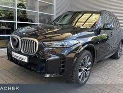 Saphirschwarz metallic Gebraucht 2024 BMW X5 M Sport SUV | 89.349 € (Superpreis)
