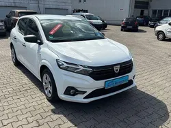 Weiß Gebraucht 2021 Dacia Sandero Essentiel Kleinwagen | 9.900 € (Superpreis)