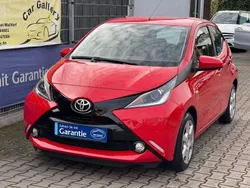 Rot Gebraucht 2018 Toyota Aygo X-play Kleinwagen | 11.990 € (Fairer Preis)