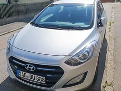 Silber Gebraucht 2015 Hyundai i30 Classic Limousine | 7.777 € (Guter Preis)