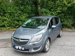 Grau Gebraucht 2016 Opel Meriva Van / Kleinbus | 6.800 € (Fairer Preis)