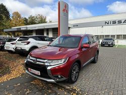 Rot Gebraucht 2016 Mitsubishi Outlander Top SUV | 17.880 € (Etwas zu teuer)