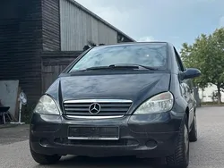 Schwarz Gebraucht 2000 Mercedes A160 Kleinwagen | 1.049 €