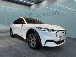 Weiß Gebraucht 2022 Ford Mustang Mach-E Extended Range SUV | 40.290 € (Teuer)