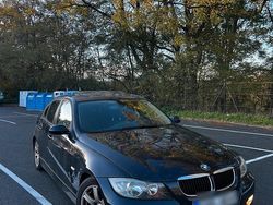 Blau Gebraucht 2006 BMW 320 Limousine | 1.900 €