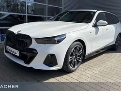 Alpinweiss Gebraucht 2024 BMW 520 Comfort Edition Kombi | 52.790 € (Superpreis)