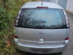 Silber Gebraucht 2006 Opel Meriva Van / Kleinbus | 2.400 € (Fairer Preis)