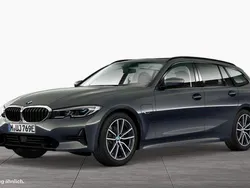 Grau Gebraucht 2022 BMW 330e Sport Line Kombi | 32.480 € (Fairer Preis)