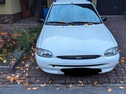 Weiß Gebraucht 1995 Ford Escort Kombi | 500 €
