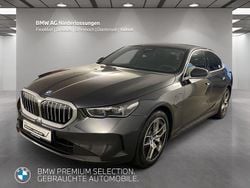 Grau Gebraucht 2024 BMW 530e Limousine | 60.980 €