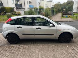 Grau Gebraucht 2000 Ford Focus Kleinwagen | 1.600 € (Fairer Preis)