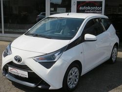 Weiß Gebraucht 2022 Toyota Aygo Connect Style Kleinwagen | 8.990 €