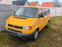 Gelb Gebraucht 2000 VW Caravelle Van / Kleinbus | 1.900 €