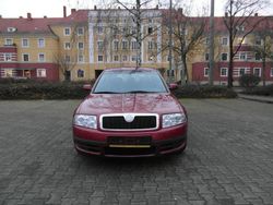 Rot Gebraucht 2005 Skoda Superb Classic Limousine | 1.200 €